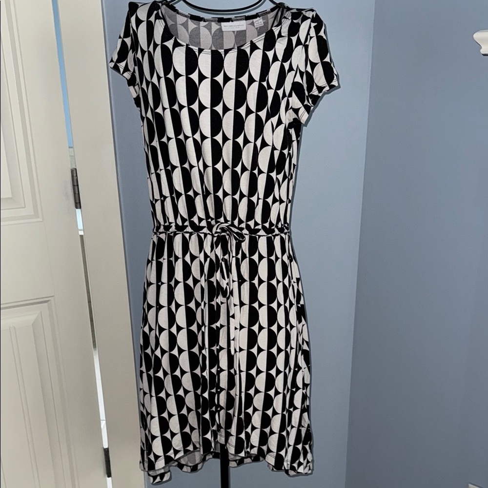 New York & Company Black and White Patterned Dress